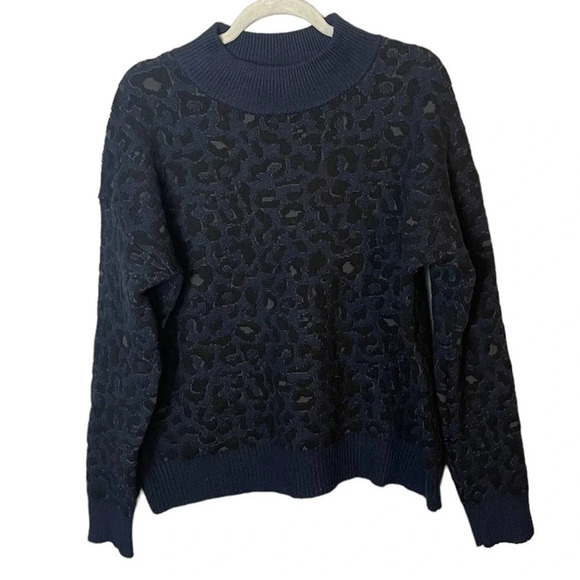Universal Thread Women’s Blue Cheetah Print Sweater Size Medium - Picture 2 of 8